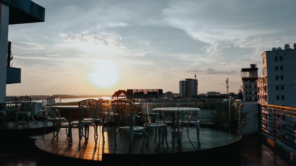 Blick auf den Sonnenuntergang/Sonnenaufgang von des Hotels aus oder aus der Nähe
