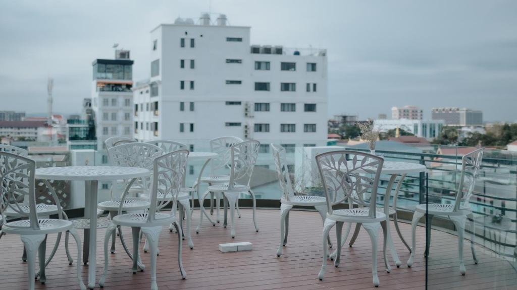 Ein Balkon oder eine Terrasse in der Unterkunft Riverside Hotel