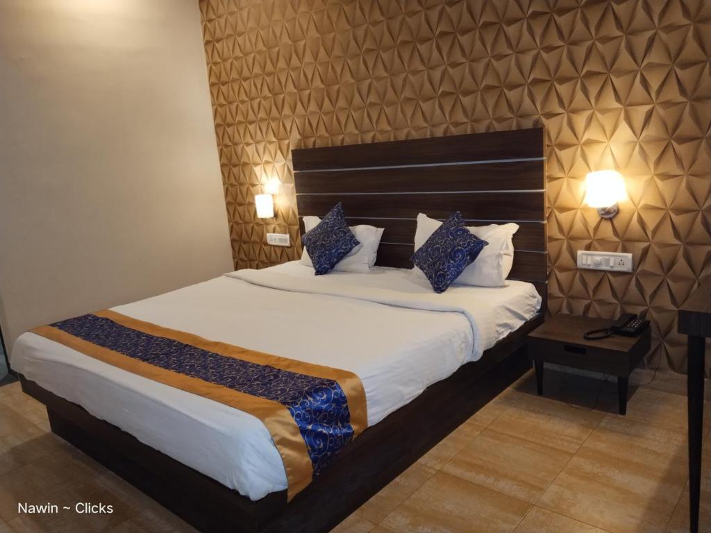 Postel nebo postele na pokoji v ubytování Redfox Hotel- Aminjikarai