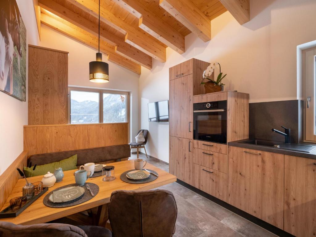 Kuchyň nebo kuchyňský kout v ubytování Appartements Kafmahof