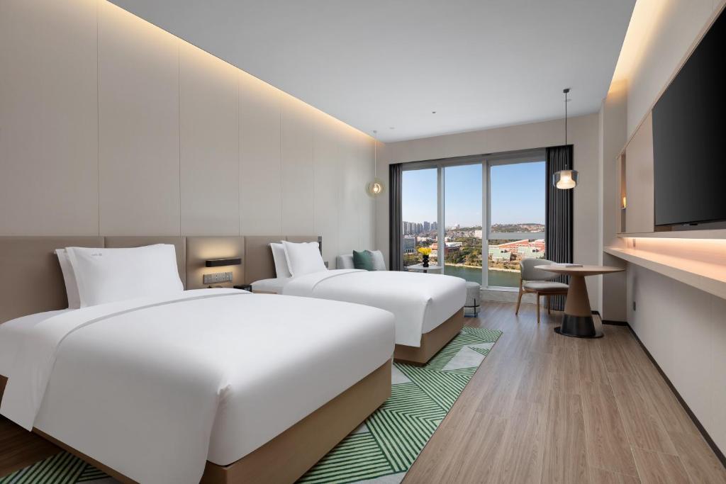 Postel nebo postele na pokoji v ubytování Holiday Inn Quanzhou Donghai by IHG