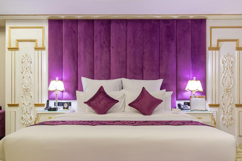 Postel nebo postele na pokoji v ubytování WA Hotel