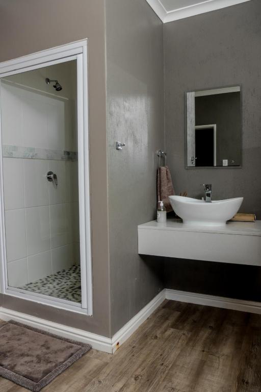 Nine on Uys street B & B - Double Or Twin Room