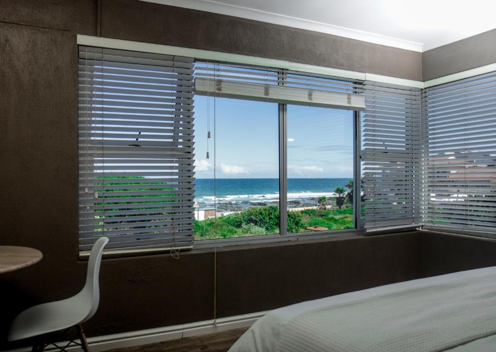 Nine on Uys street B & B - Deluxe King Room With Sea View