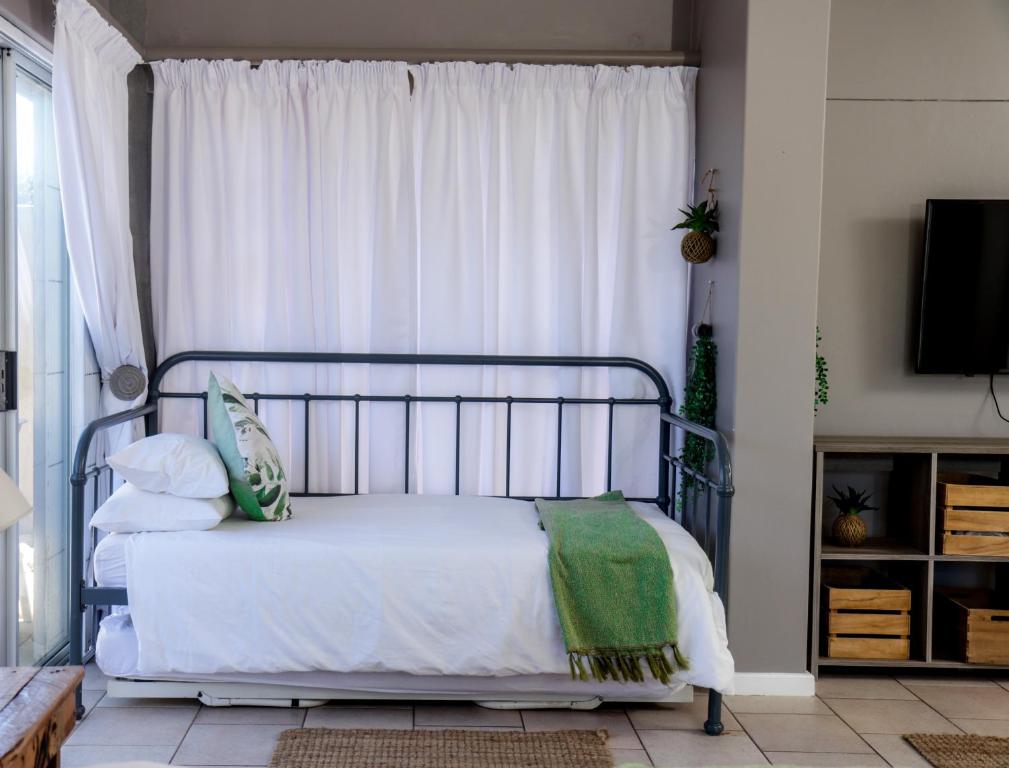 Nine on Uys street B & B - Family Room With Terrace