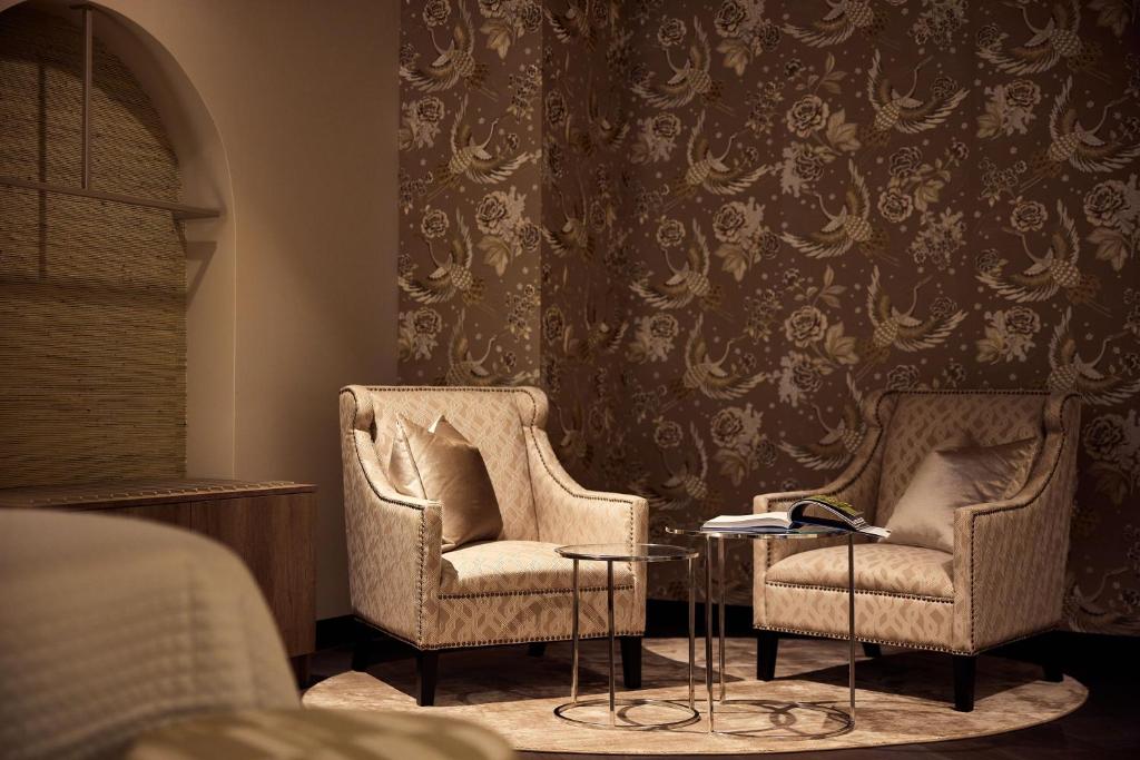 Posezení v ubytování Van der Valk Hotel Groningen Zuidbroek