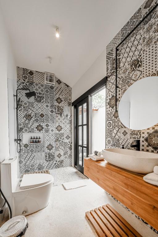 Koupelna v ubytování Sarang Apartments by EVDEkimi Ubud