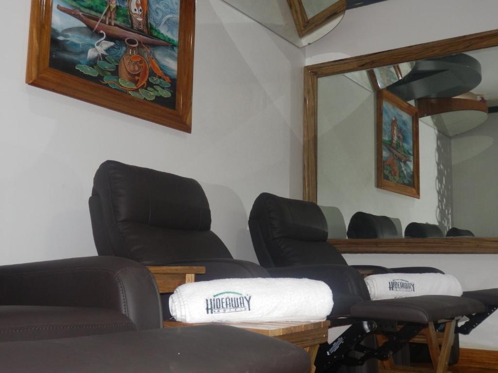 Posezení v ubytování Hideaway Hotel