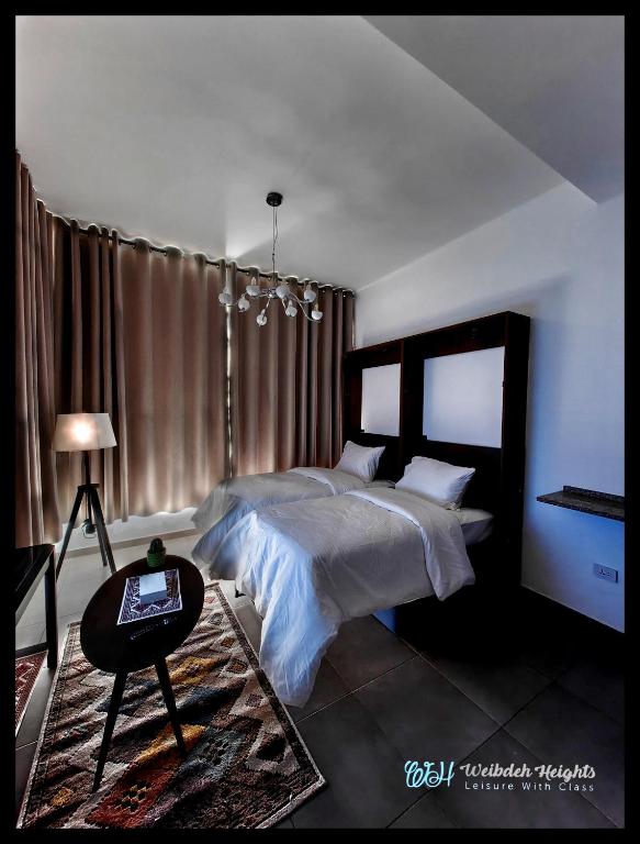 Postel nebo postele na pokoji v ubytování Weibdeh Heights Hotel Suites
