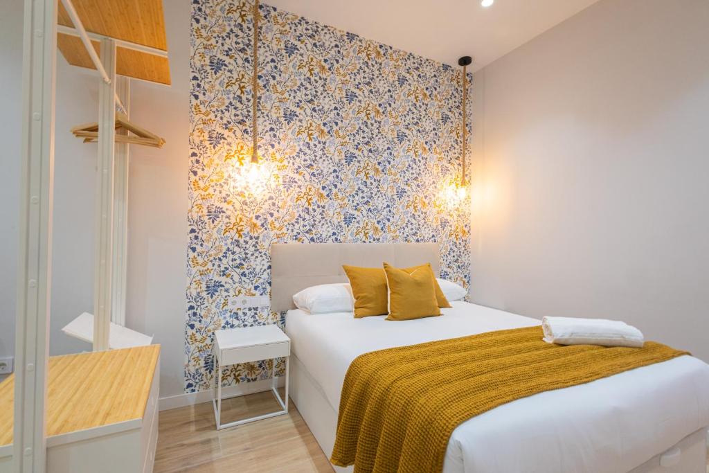 CASA FLORIT - 4 Guests with AC and WiFi near Sorolla Train Station