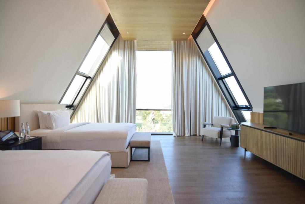 Postelja oz. postelje v sobi nastanitve Katara Hills Doha, Lxr Hotels & Resorts