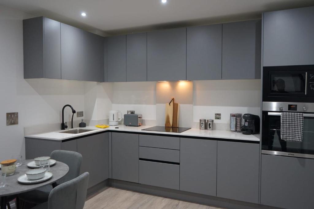 Η κουζίνα ή μικρή κουζίνα στο Luxury city centre apartment Belfast