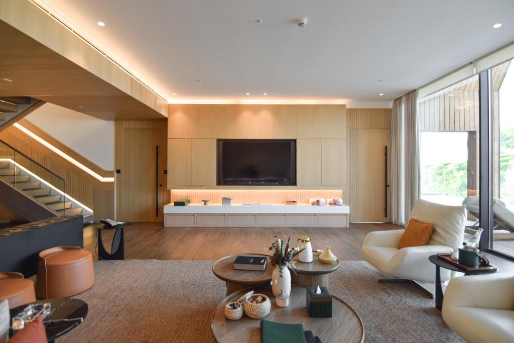 Predel za sedenje v nastanitvi Katara Hills Doha, Lxr Hotels & Resorts