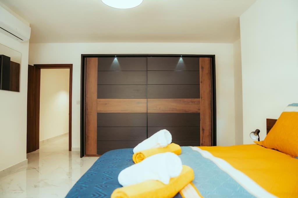 Postel nebo postele na pokoji v ubytování Luxurious Gozo Apartment, Qala