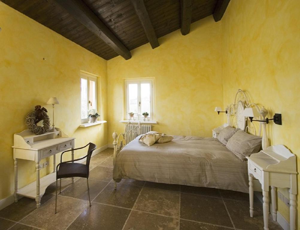 เตียงในห้องที่ Country House Il Sassòne
