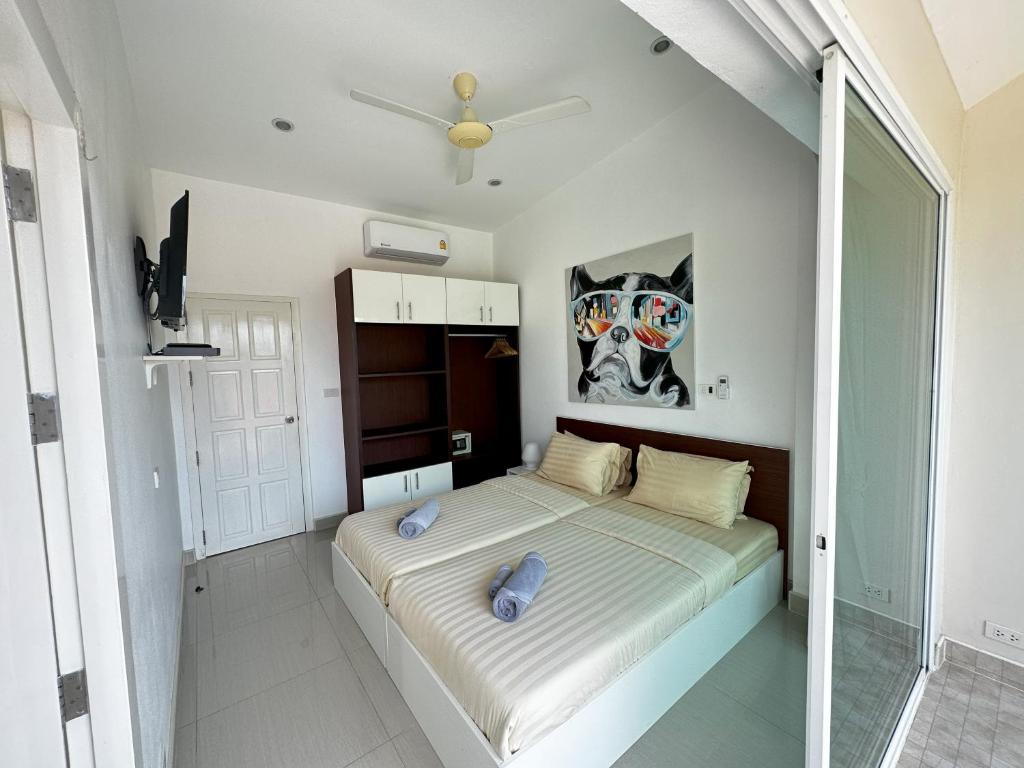 Fotografie z fotogalerie ubytování Cosy 3 Bedroom Duplex w/ Private Pool Near Beach! v destinaci Mae Nam