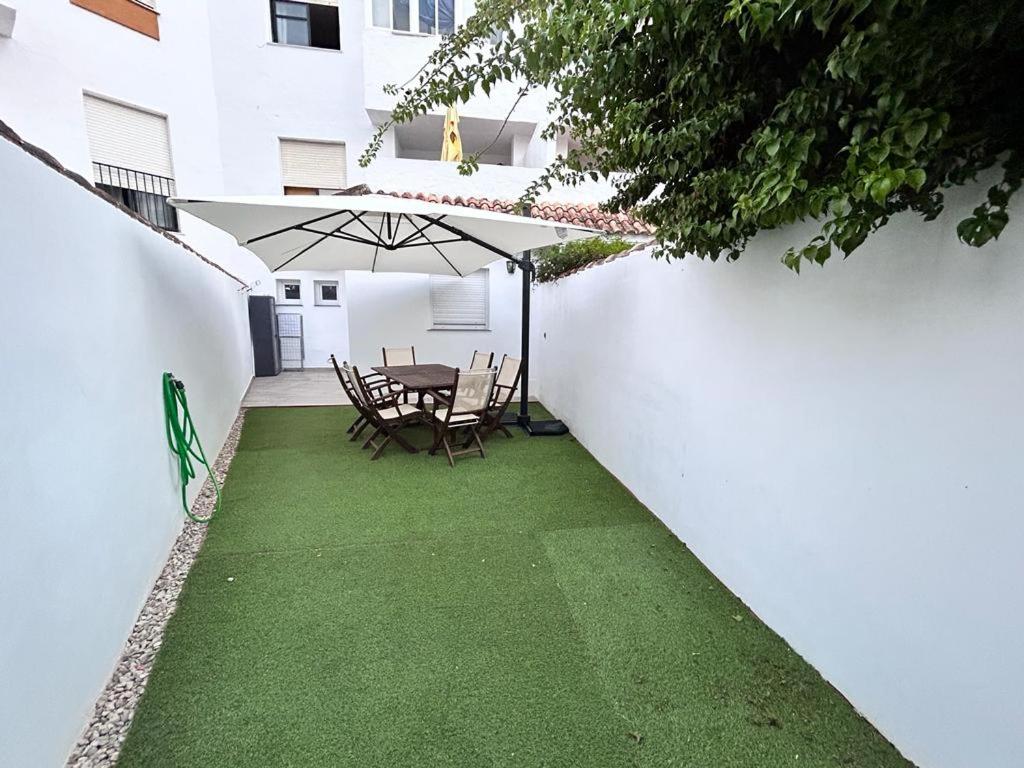 Ogród w obiekcie Apartamento Empul La Barrosa