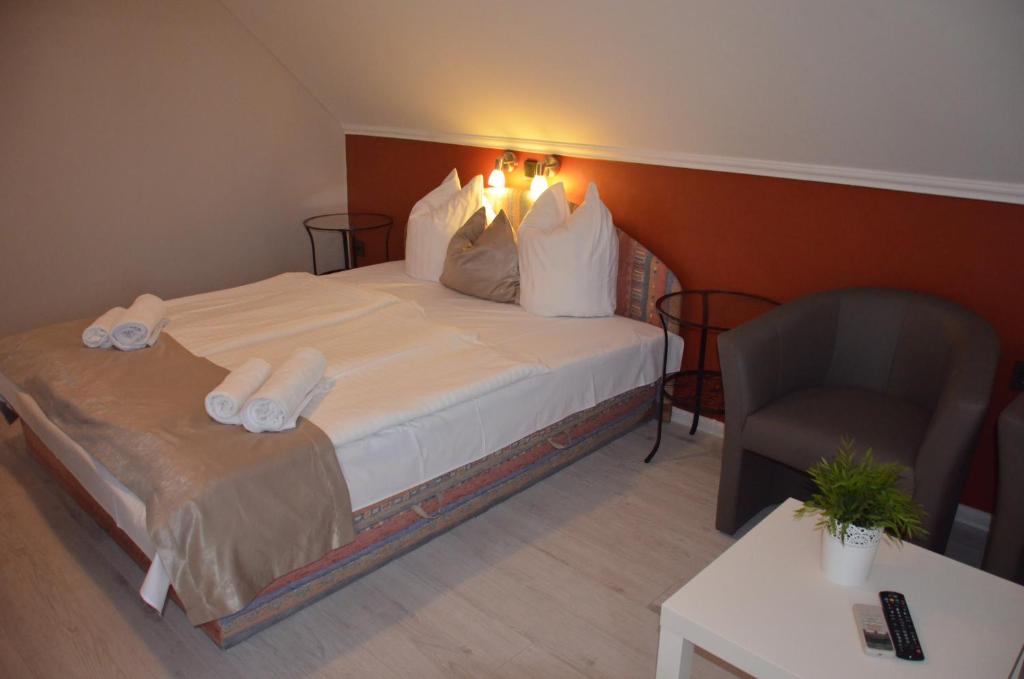 Postel nebo postele na pokoji v ubytování Adler Hotel & Wellness