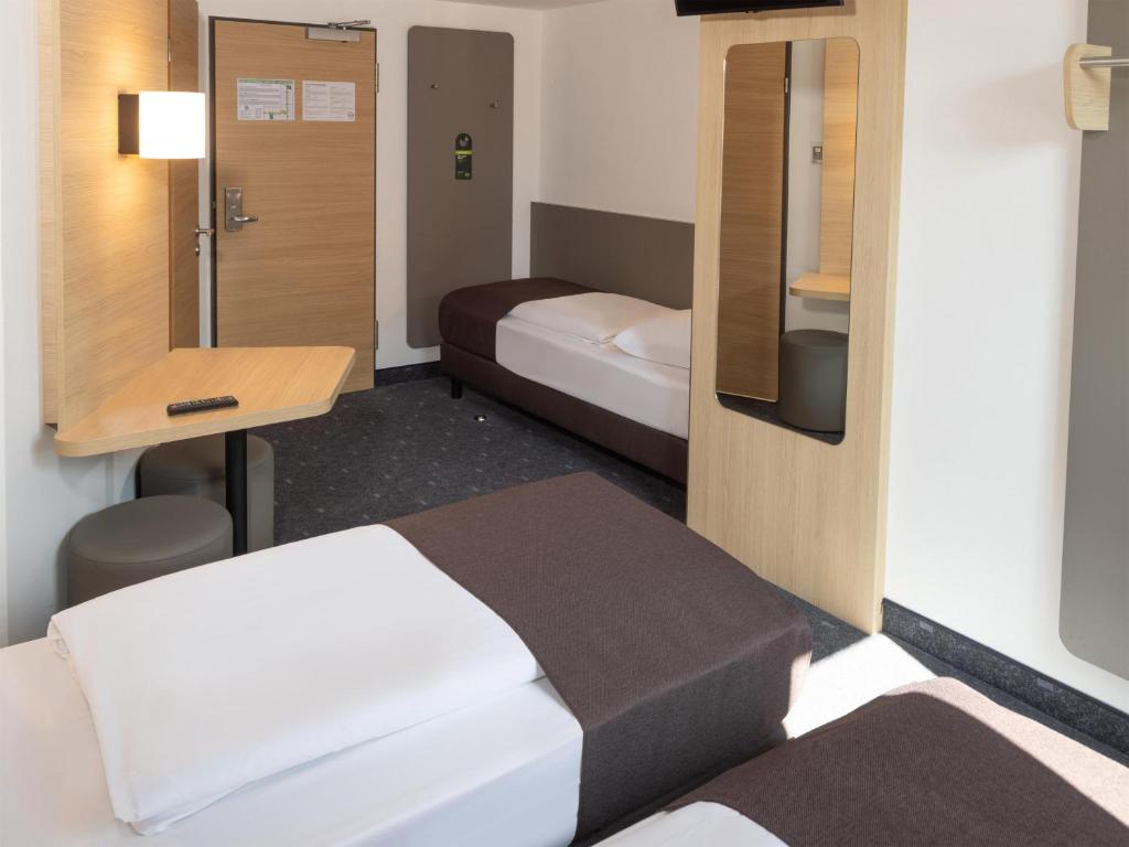 Postel nebo postele na pokoji v ubytování B&B Hotel Kiel-City