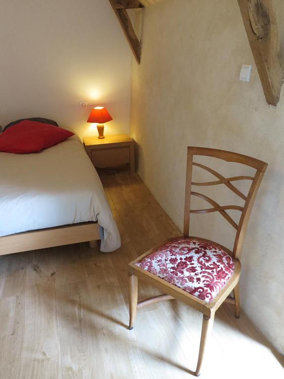 Posteľ alebo postele v izbe v ubytovaní LES CHAMBRES AUX LOUPS en Brocéliande