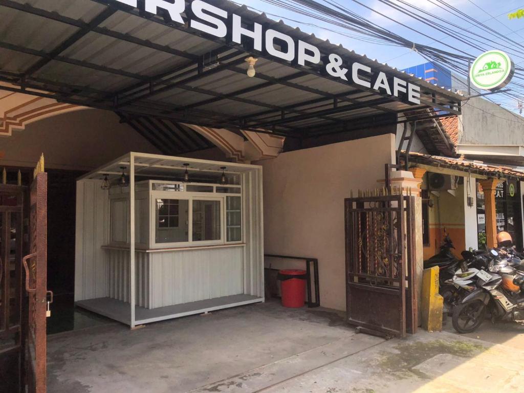 a shop with a motorcycle parked outside of it at Griya Erlangga in Kediri