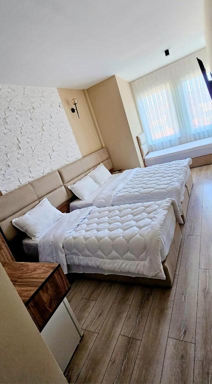 Postel nebo postele na pokoji v ubytování Struga Riverview Hotel