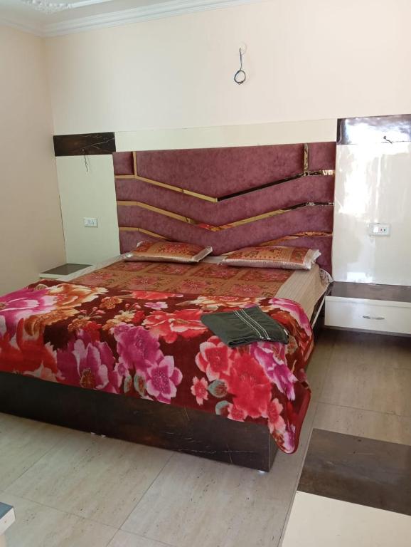 Ένα ή περισσότερα κρεβάτια σε δωμάτιο στο Hotel Subash inn