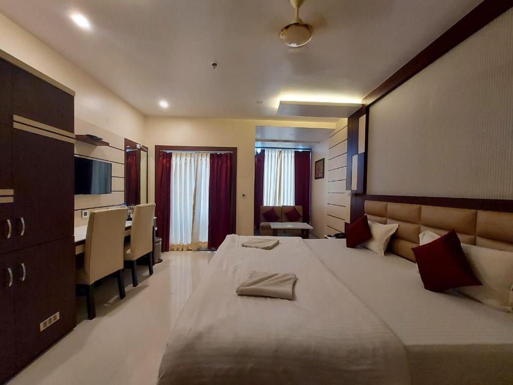 Postel nebo postele na pokoji v ubytování New Gitanjali Hotel, New Digha