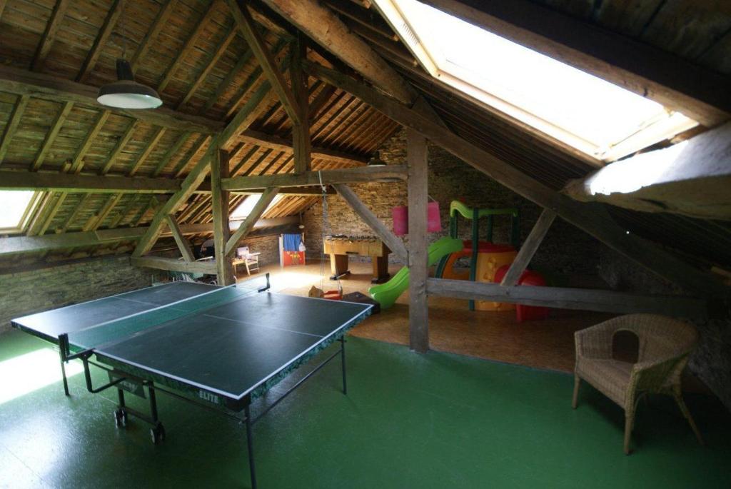 Stolní tenis v ubytování La Balade nebo okolí