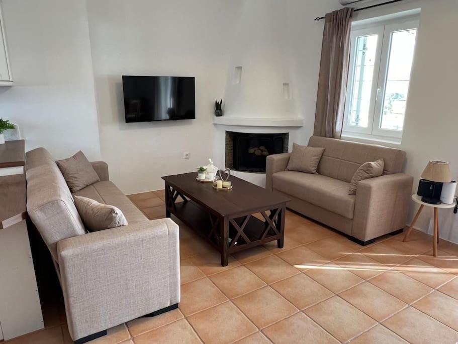 TV a/nebo společenská místnost v ubytování Krios Guesthouse