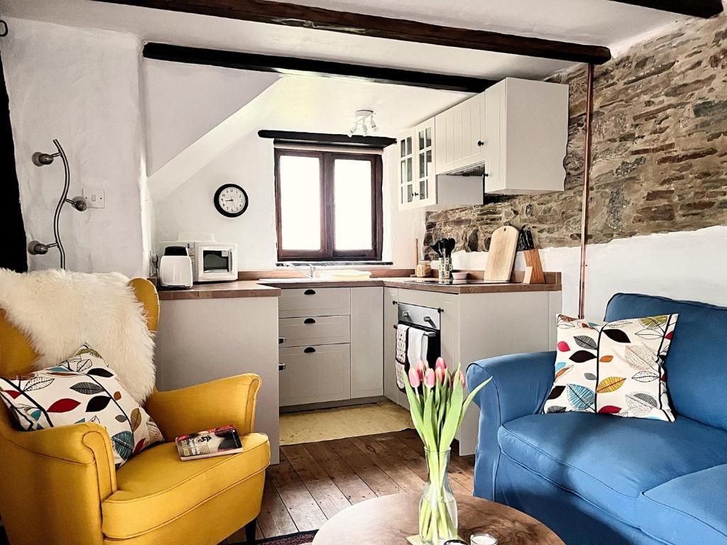 a living room with a blue couch and a kitchen at 1 Bed in Yelverton 93333 in Yelverton