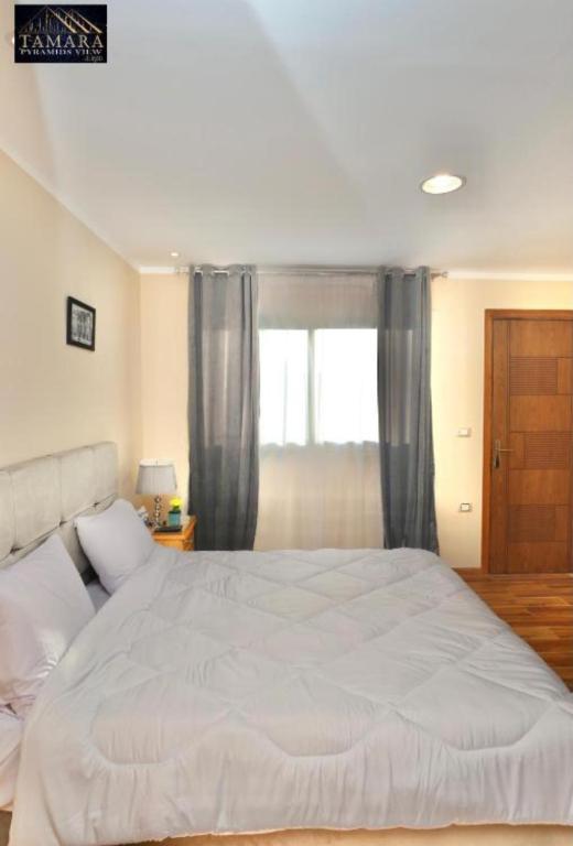 Postel nebo postele na pokoji v ubytování Tamara Pyramids Inn