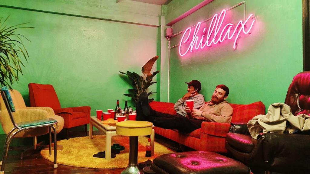 Posezení v ubytování HOSTEL CHILLAX