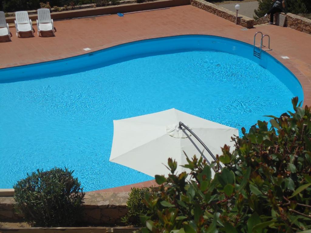 Vaade basseinile majutusasutuses Appartamenti Cala del Sole - INFINITYHOLIDAYS või selle lähedal