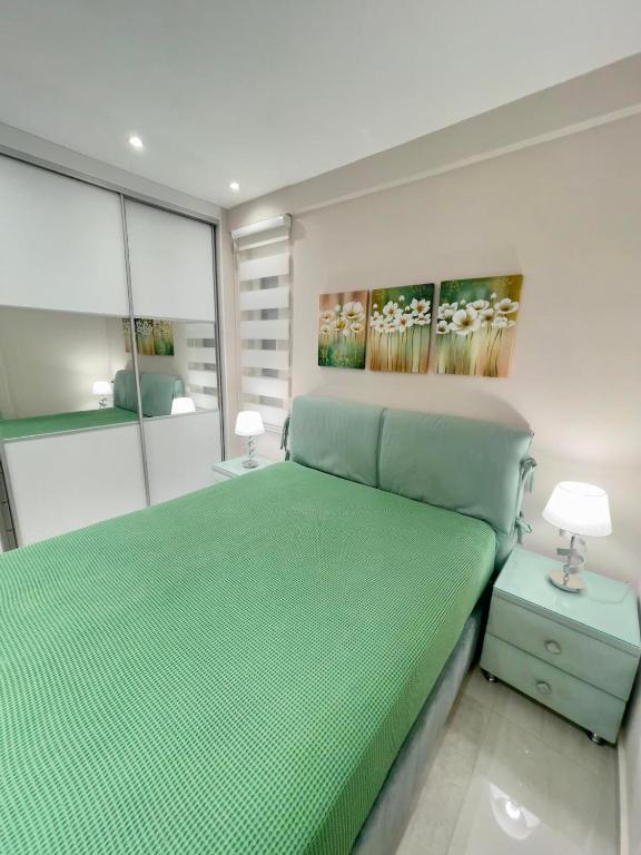 Posteľ alebo postele v izbe v ubytovaní Alimos Luxury Prestige