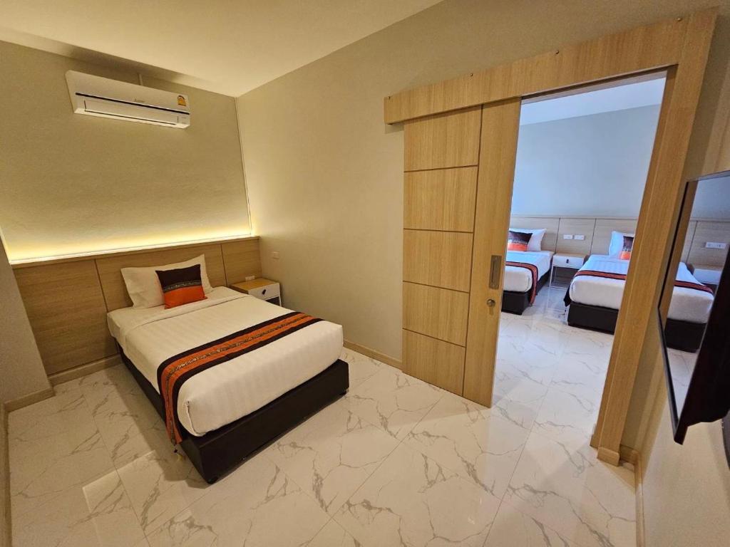 THE HUB SURATTHANl - 18