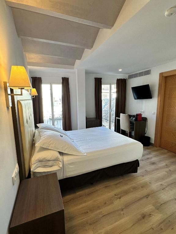 Postel nebo postele na pokoji v ubytování Antídoto Rooms Zocodover Check-in on line