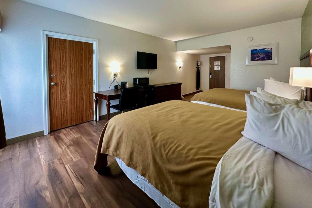 Postel nebo postele na pokoji v ubytování Quality Inn & Suites Albany Airport