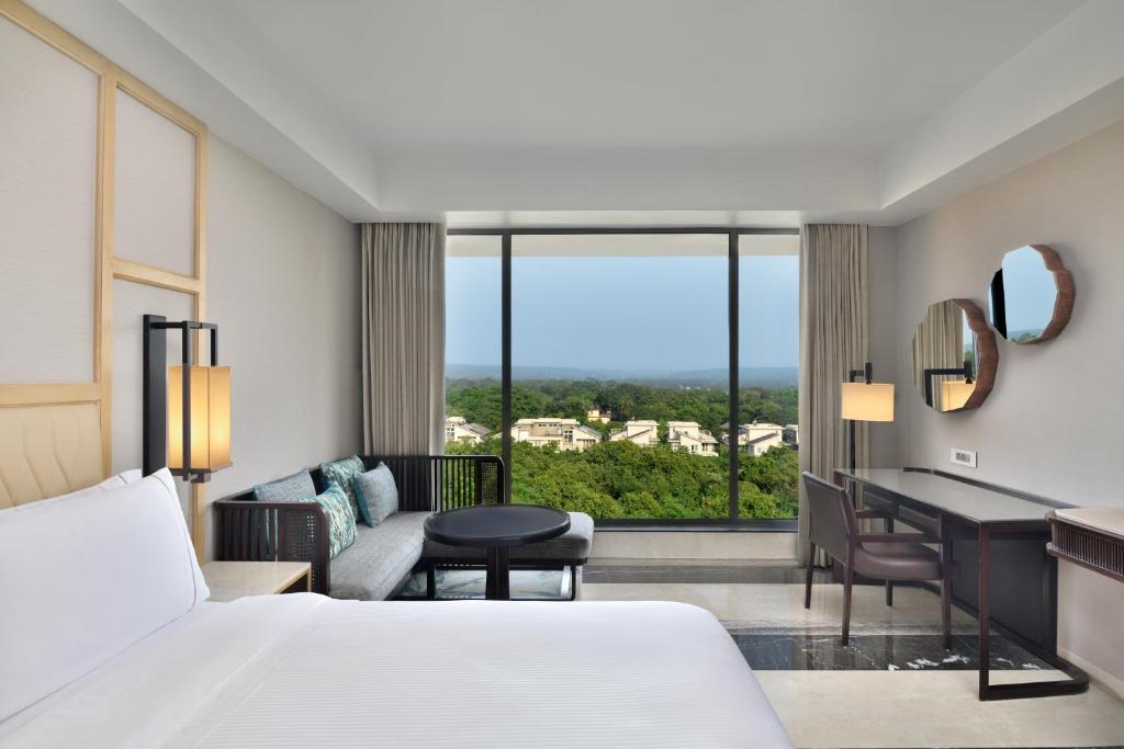 Postel nebo postele na pokoji v ubytování The Westin Goa