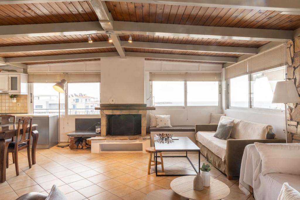 Sunny Loft with a Panoramic View