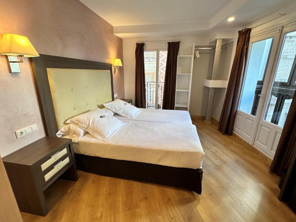 Postel nebo postele na pokoji v ubytování Antídoto Rooms Zocodover Check-in on line