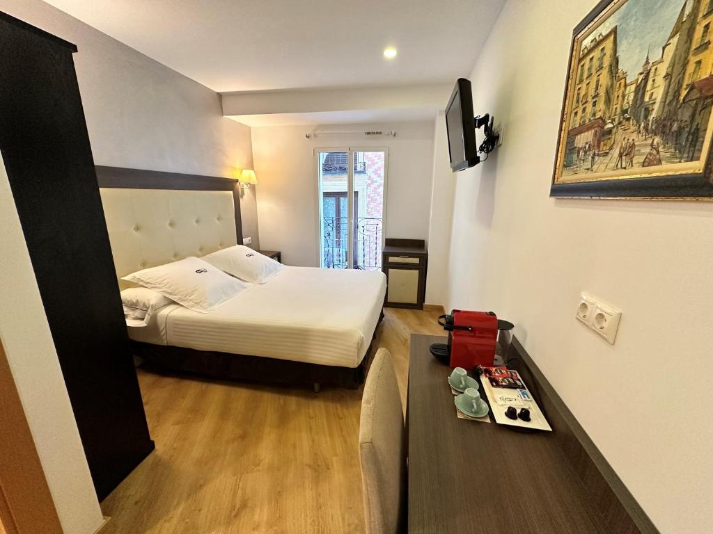 Postel nebo postele na pokoji v ubytování Antídoto Rooms Zocodover Check-in on line