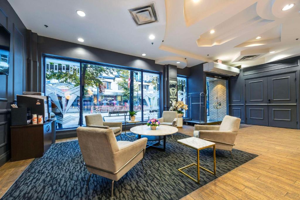 Posezení v ubytování Quality Inn & Suites