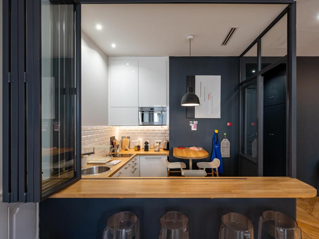 Cuisine ou kitchenette dans l'établissement L'Atelier,T3,au pied de l'Opéra, Climatisé, CHECK-IN AUTONOME 24H sur 24H