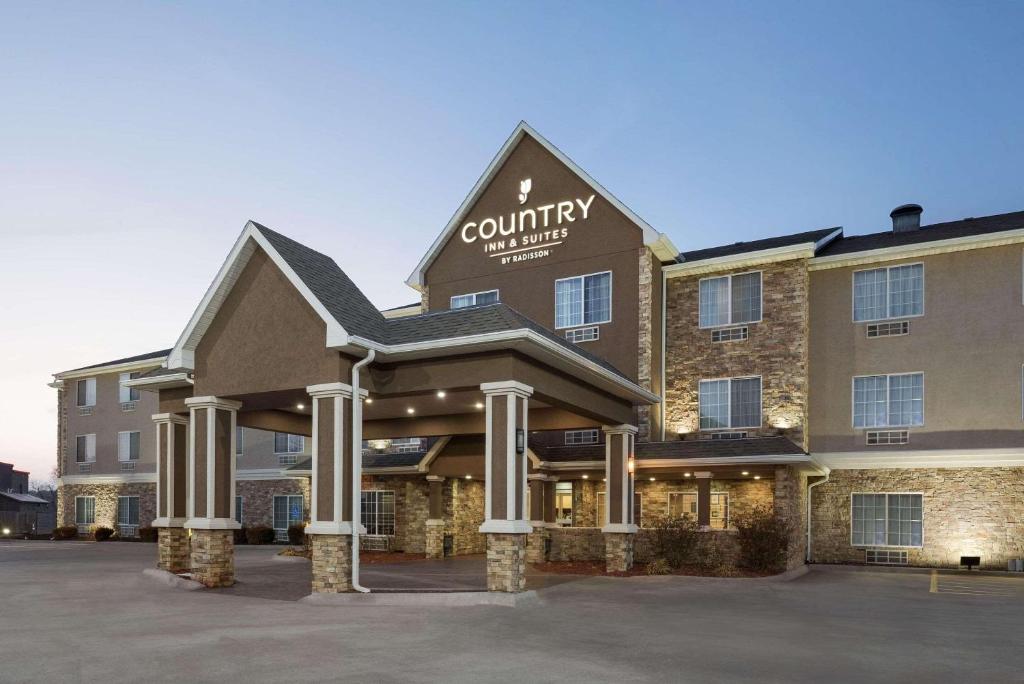 a view of a building with a country hotel at Country Inn & Suites by Radisson, Topeka West, KS in Topeka