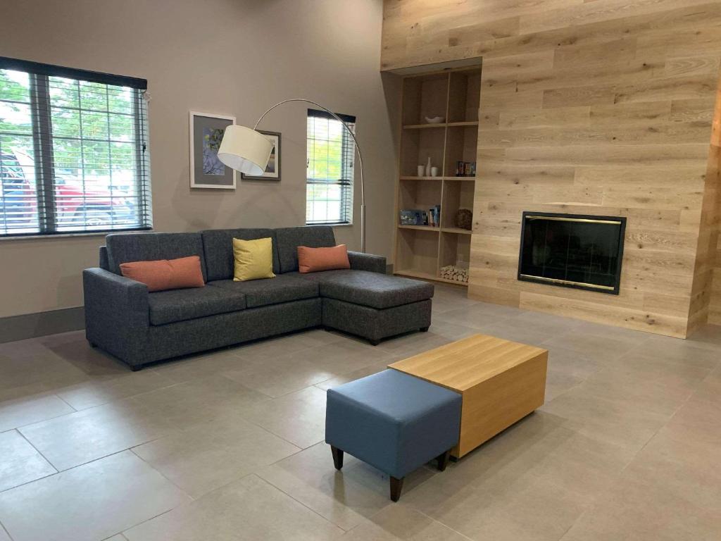 a living room with a couch and a tv at Country Inn & Suites by Radisson, Kalamazoo, MI in Kalamazoo