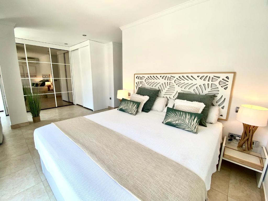 Posteľ alebo postele v izbe v ubytovaní Europa II Penthouse - Costa CarpeDiem