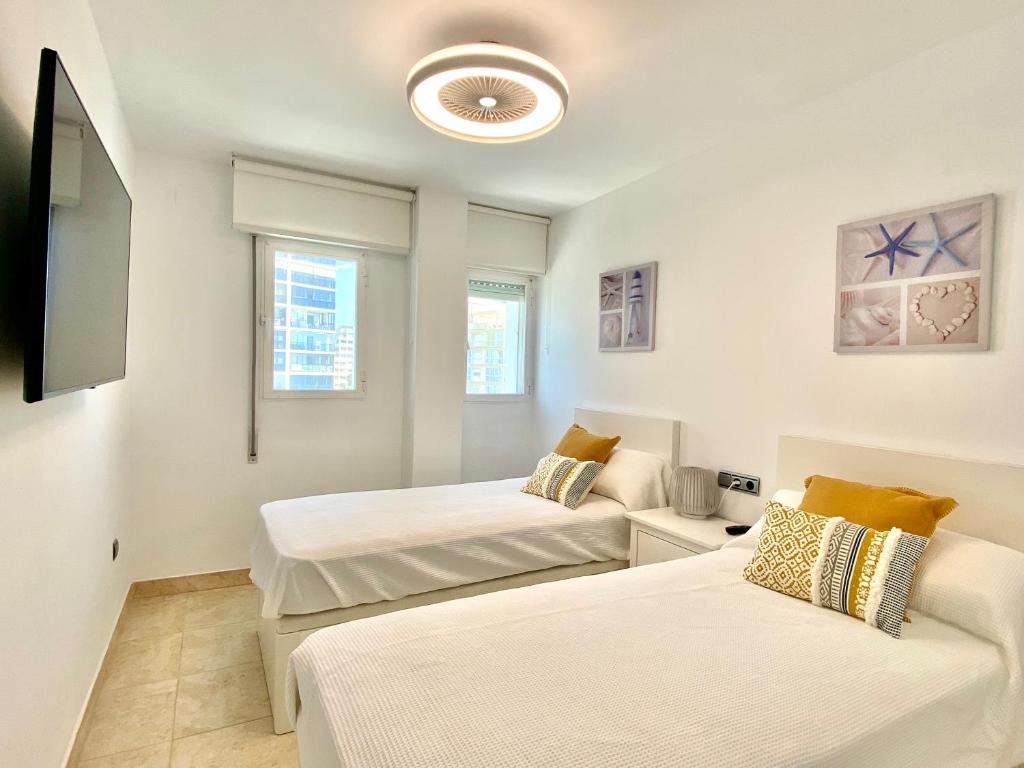 Posteľ alebo postele v izbe v ubytovaní Europa II Penthouse - Costa CarpeDiem