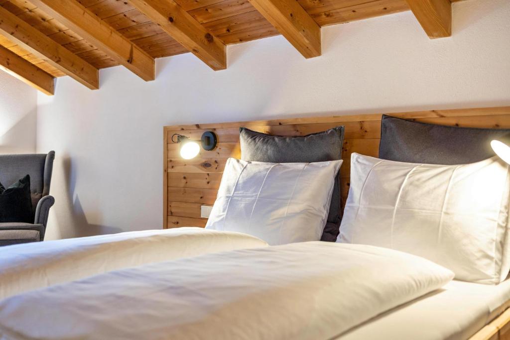 Łóżko lub łóżka w pokoju w obiekcie Mountain Residence Kasern Nr 4