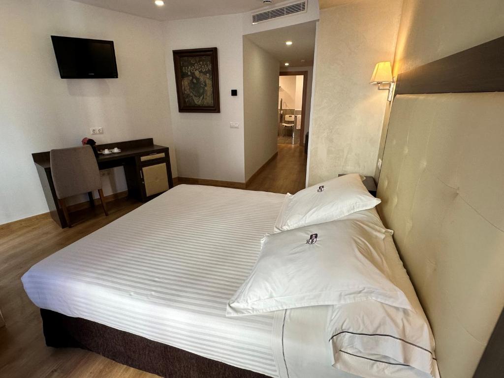 Postel nebo postele na pokoji v ubytování Antídoto Rooms Zocodover Check-in on line